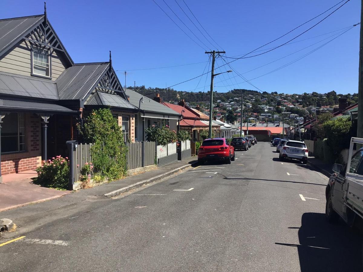 City Townhouse Walking Distance To City Launceston Exteriér fotografie